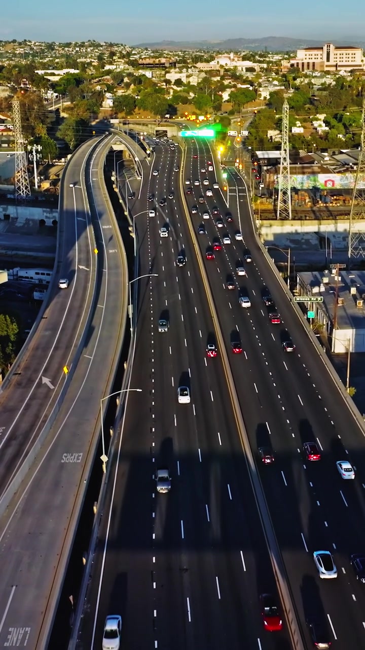 Vista aérea da rodovia no centro de Los Angeles