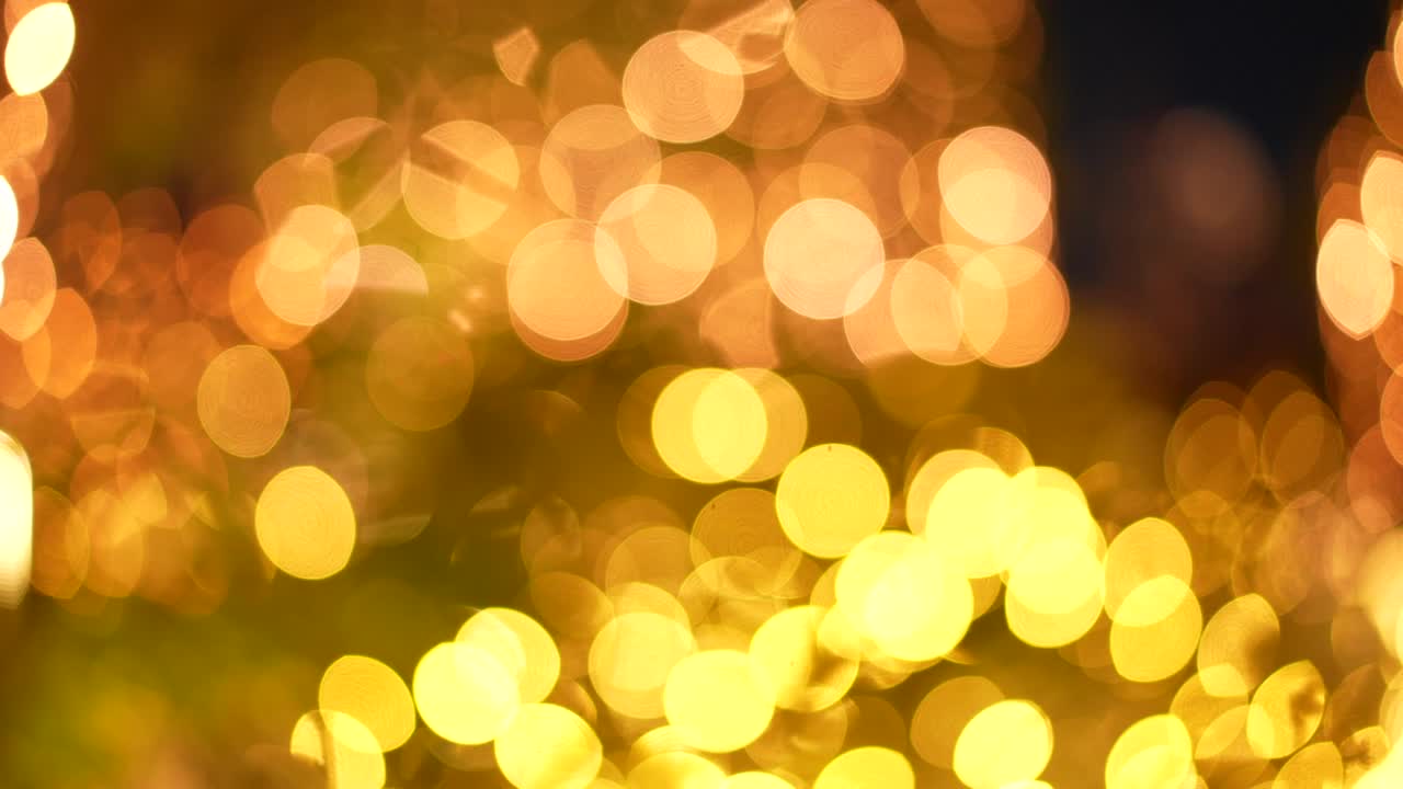 도시의 조명이 초점 밖으로 포착되었습니다.