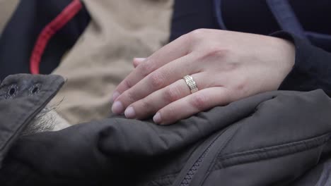 Woman-wearing-her-wedding-band-on-a-train