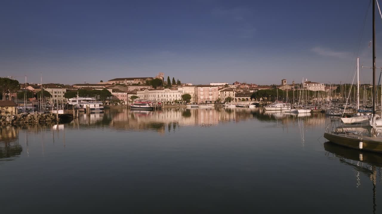 가르다 호수 (lake garda) 에서 델 가르다 (desenzano del garda) 의 공중 촬영