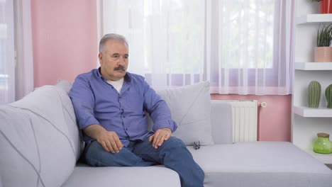 el anciano de pensamiento pesimista.