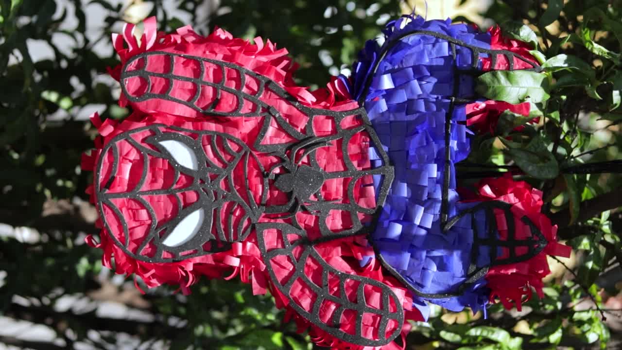 스파이더맨 피나타