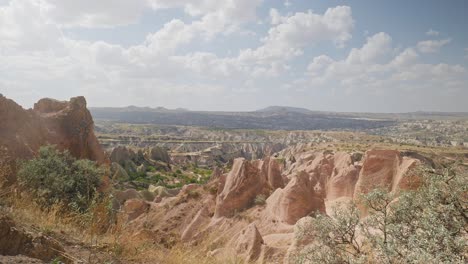 Ffairy-Chimney-Felsformationen-Red-Valley-Kappadokien-Landschaft