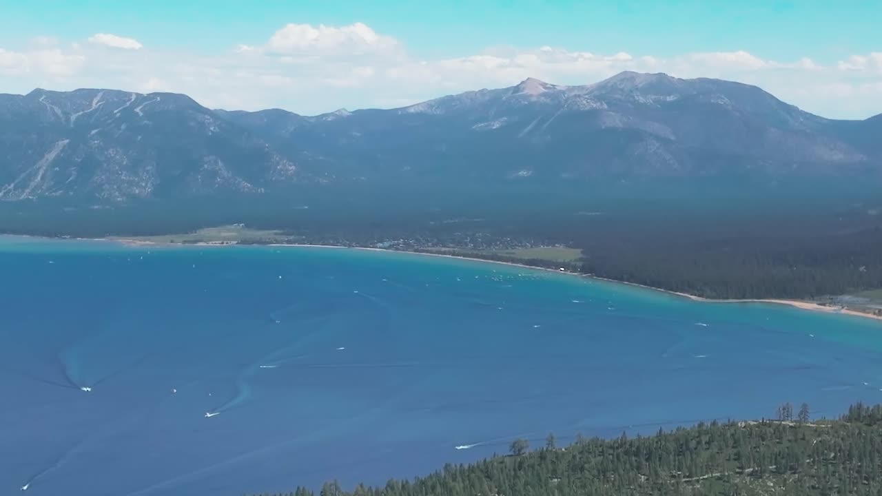 Oplev Lake Tahoe fra bjergudsigterne i Nevada og Californien