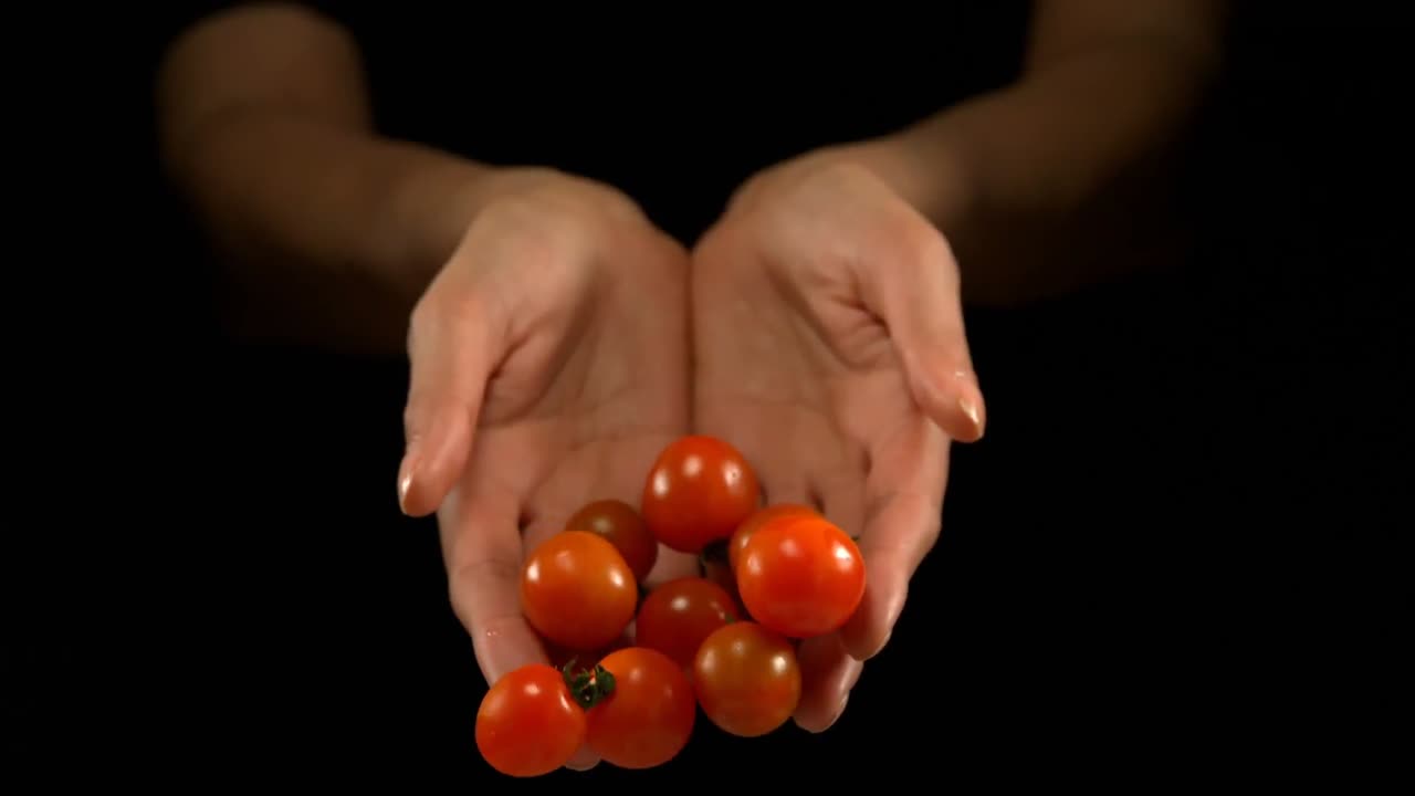 토마토를  ⁇ 는 손 4k