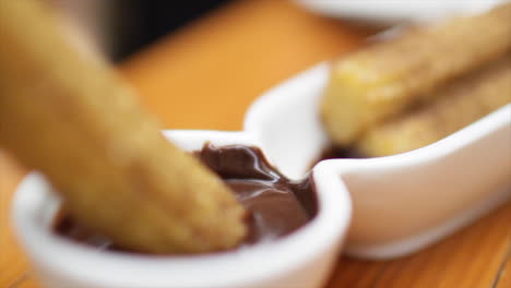 churros con salsa de chocolate