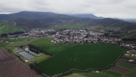 Luftpanorama-Der-Ländlichen-Stadt-Pomaire-In-Der-Provinz-Melipilla,-Metropolregion-Santiago,-Chile,-Südamerika