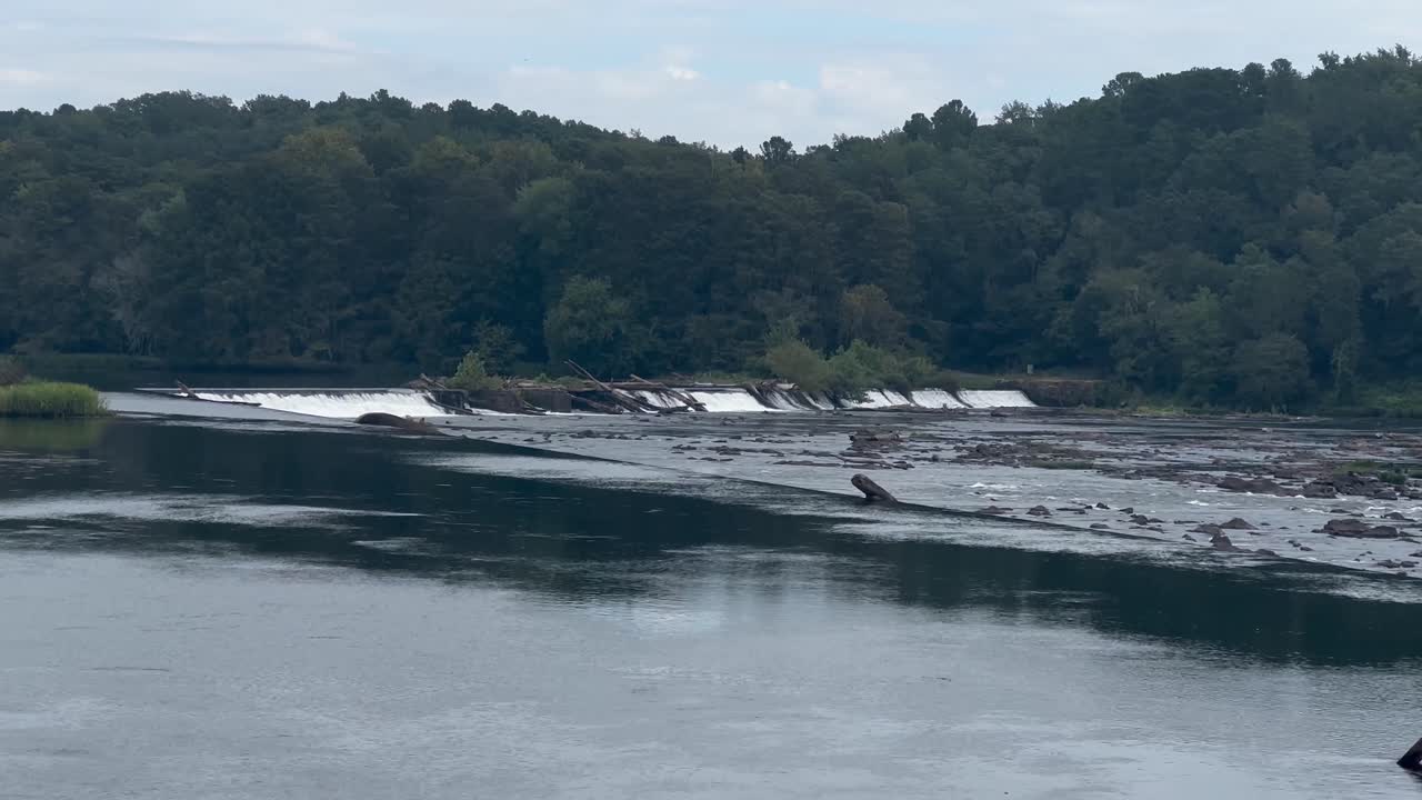 조지아 주 아우구스타 운하 - 낮에는 급류와 숲