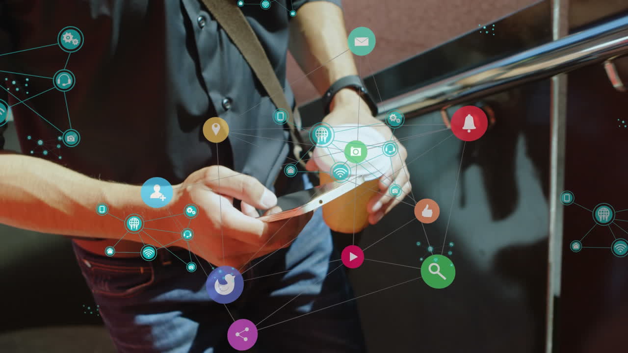 red de iconos digitales contra la sección media del hombre que usa un teléfono inteligente mientras sube las escaleras