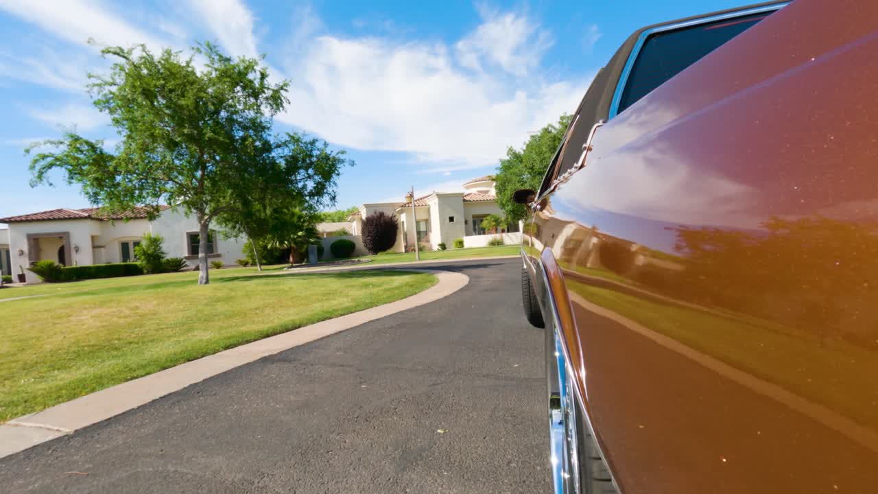 cámara 4k conectada al coche de conducción