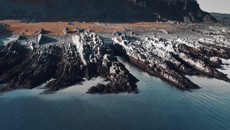 從鳥眼中看, 瓦蘭格半島的荒涼海岸景觀