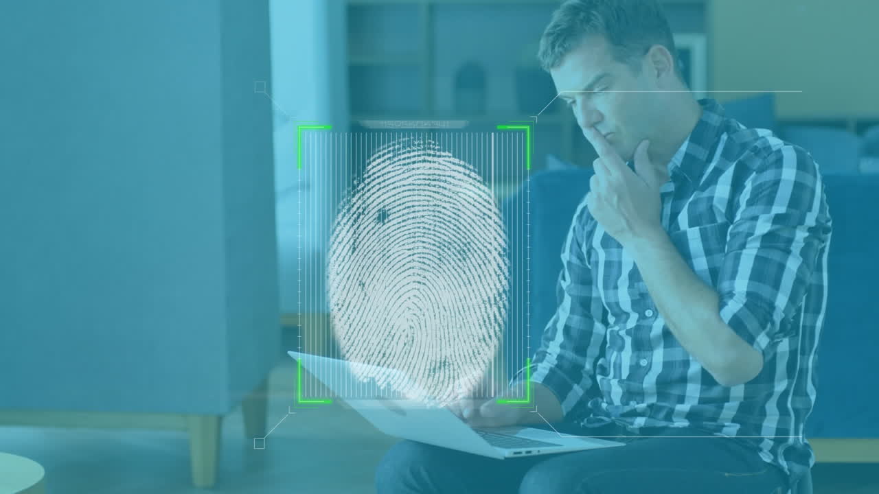 animación del procesamiento de datos biométricos de huellas dactilares sobre un hombre de negocios que usa una computadora portátil
