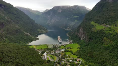 Geiranger-Fjord,-Norwegen.-Schöne-Natur-Norwegen-Naturlandschaft.