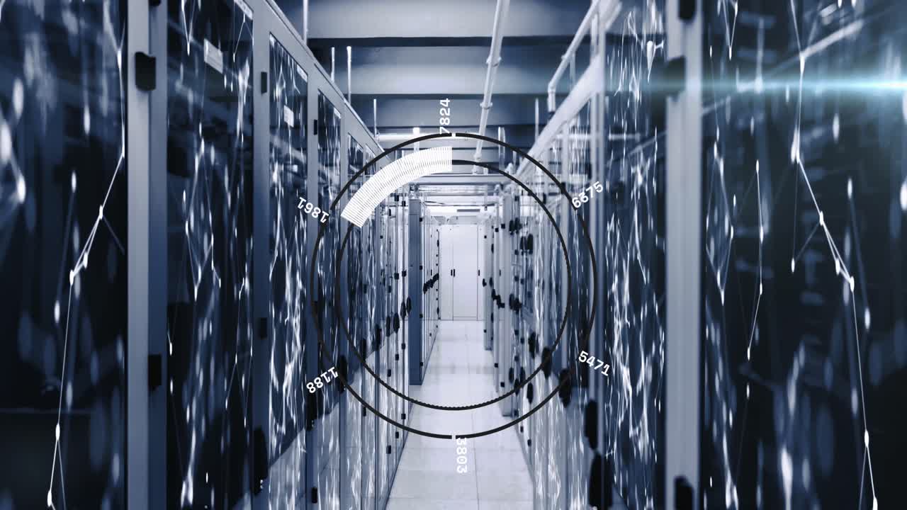 animación del escáner redondo y la red de conexiones contra la sala de servidores de computadoras