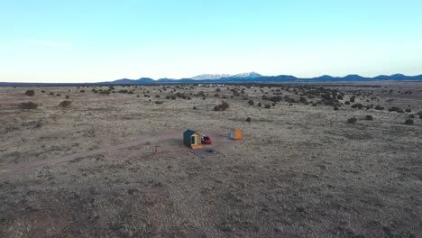 Toma-Aérea-De-Tiny-In-Home-En-El-Desierto-De-Arizona