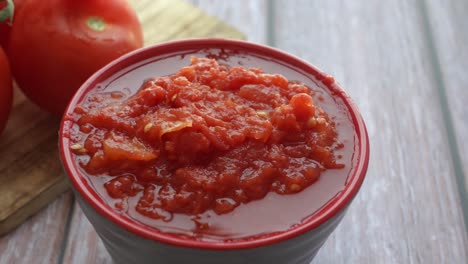 salsa de tomate en un cuenco