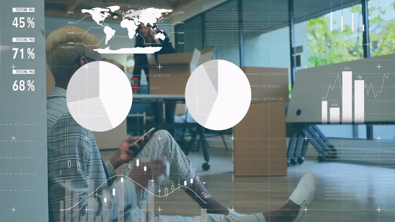Animazione di diagrammi ed elaborazione dati su una donna d'affari afroamericana che usa uno smartphone