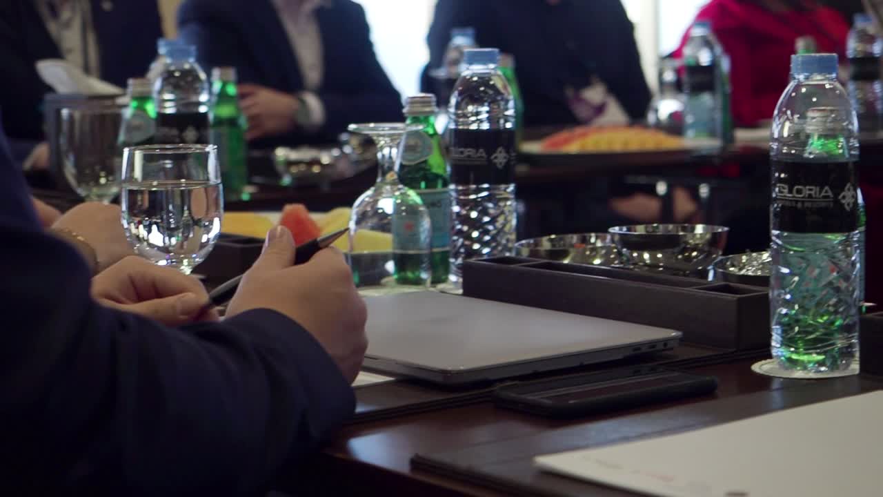 회의실에서 비즈니스 회의