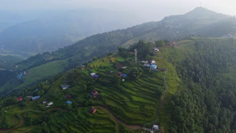 pueblo remoto en las montañas de nepal