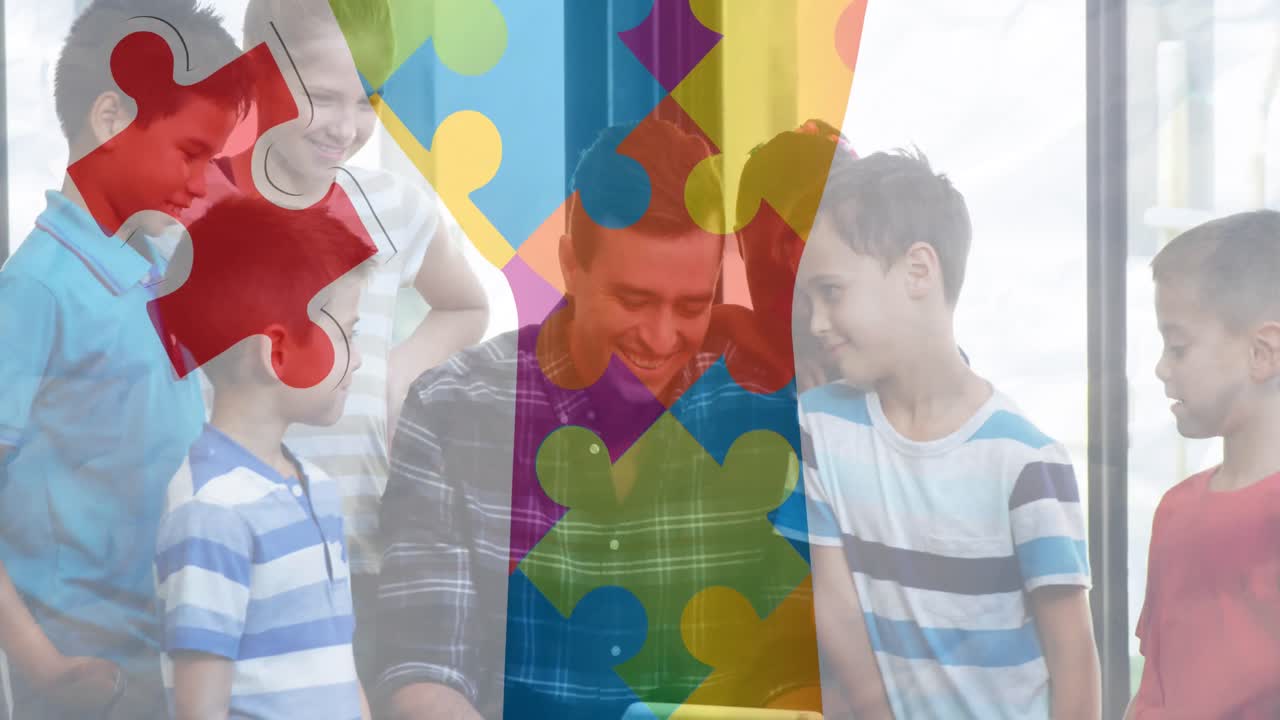 animación de piezas de rompecabezas coloridas sobre niños y hombres usando dispositivos electrónicos