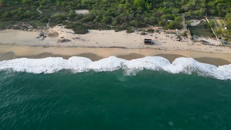 A-4K-aerial-exploration-of-Playa-Bacocho,-Oaxaca