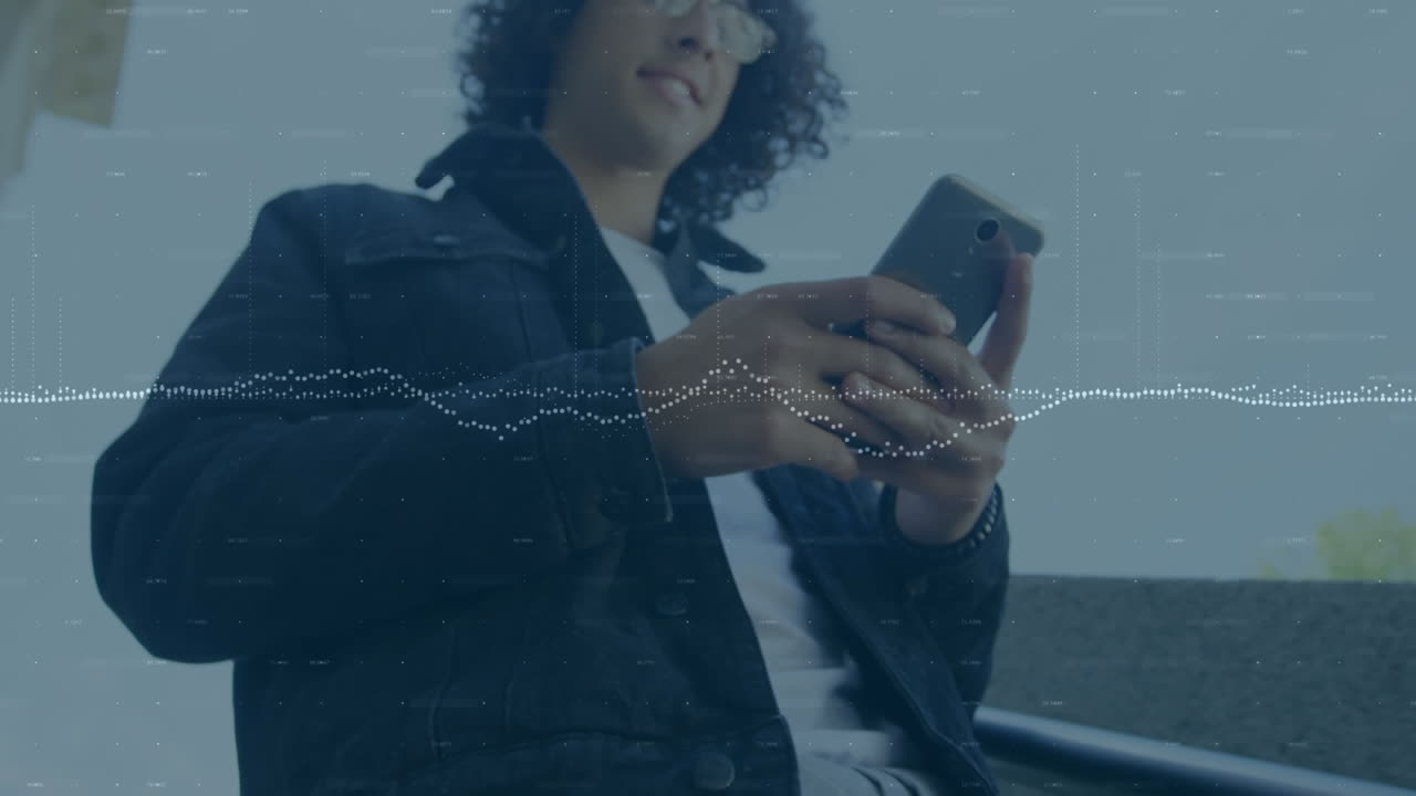animación del procesamiento de datos sobre el hombre utilizando un teléfono inteligente