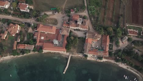 Imágenes-De-Drones-Con-Colores-Degradados-Sobre-Las-Playas-Y-Los-Mares-De-Croacia