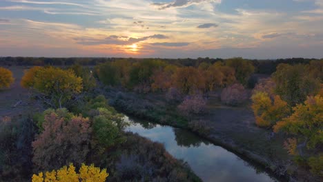 Chapas-De-Color-Se-Superponen-En-La-Temporada-De-Otoño-En-El-Norte-De-Colorado