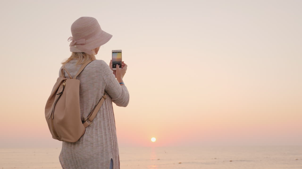 새로운 날 새로운 기회와 욕망의 성취 모자를 쓴 소녀는 순리의 순간을 수정합니다
