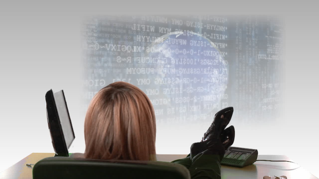 mujer de negocios con una vista en el mercado de valores