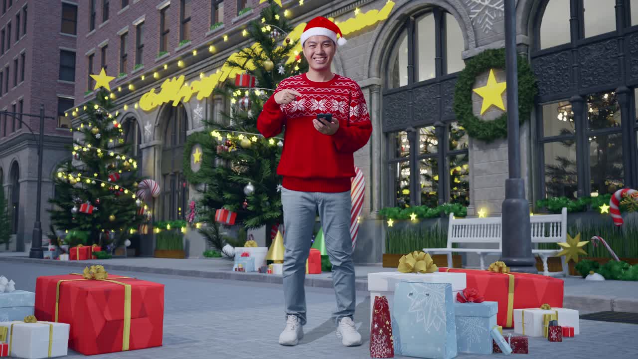 hombre usando teléfono frente a las decoraciones de navidad.