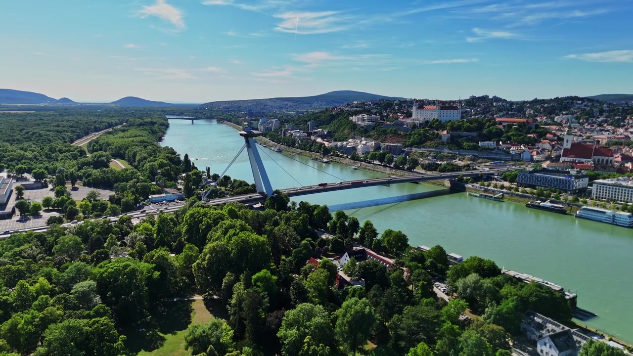 Vue du Danube et de la ville de Bratislava en Slovaquie