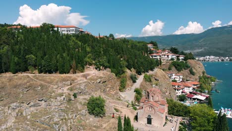 Hito-De-Macedonia---Iglesia-Ortodoxa-Histórica-En-El-Lago-Ohrid