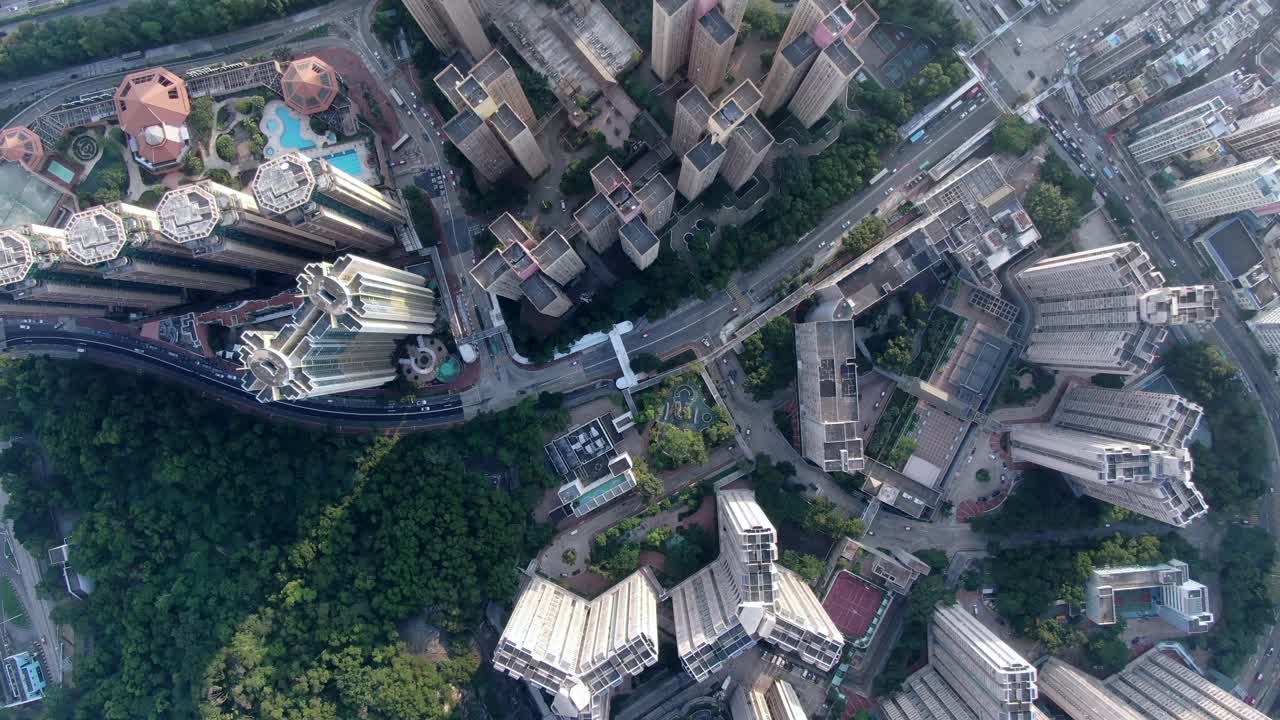 Hong Kong Central, vista aérea vertical do tráfego e dos arranha-céus da cidade.