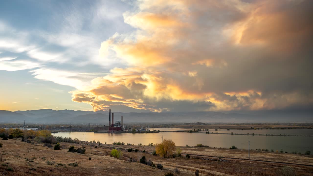 볼더, 콜로라도 위에 산불 연기의 시간 경과