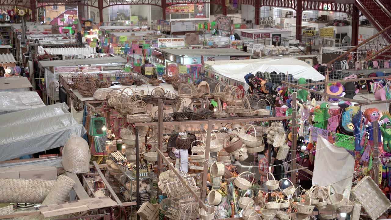 멕시코 과나후아토 도자기에서 큰 판매