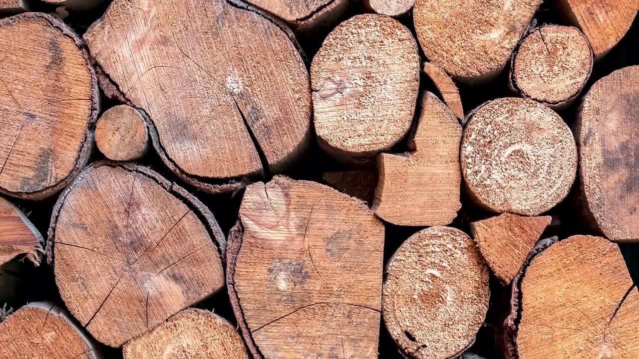 電影中的木頭堆的傾斜