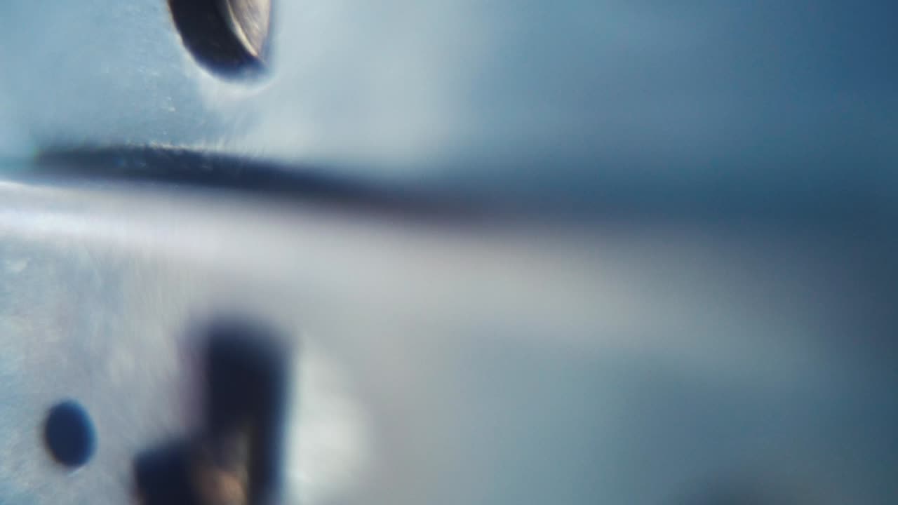 락의 매크로 비디오, 반이는 강철 잠금 클로즈업, 보안 장비, 느린 동작 120fps, 풀 hd, 부드러운 움직임을 반영