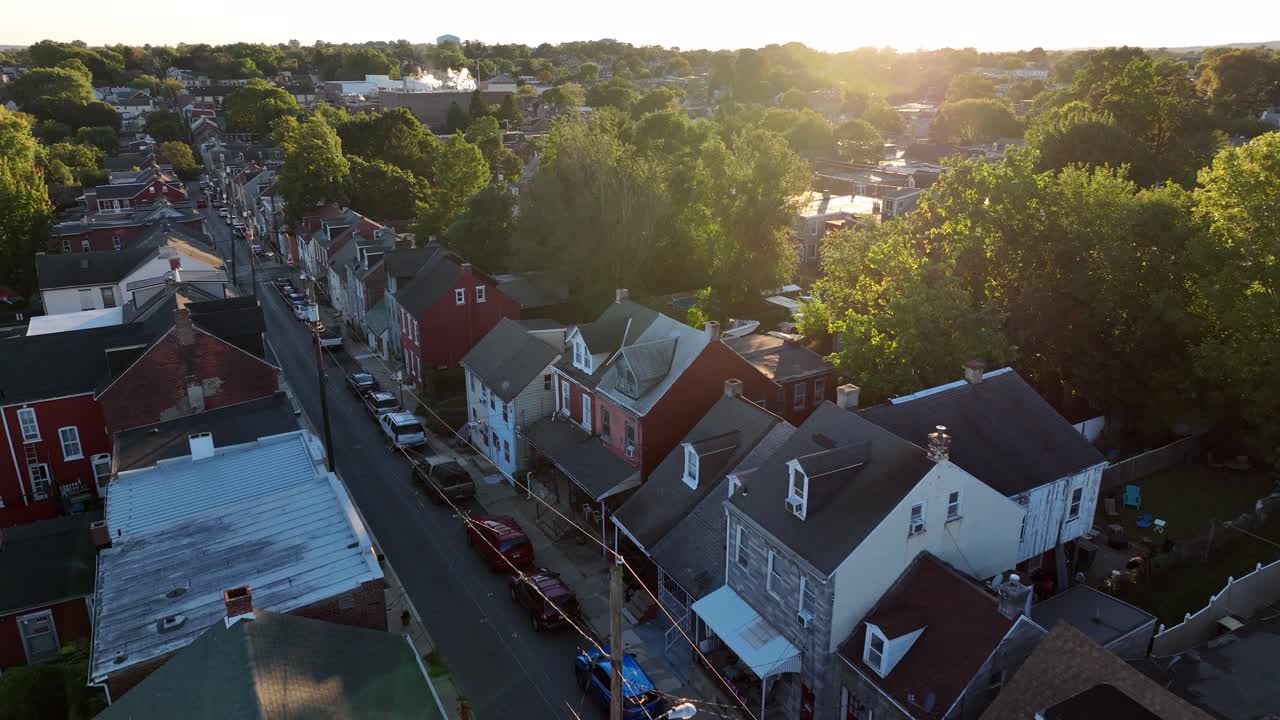 Overzichtsfoto van de felle zon boven een Amerikaanse stad