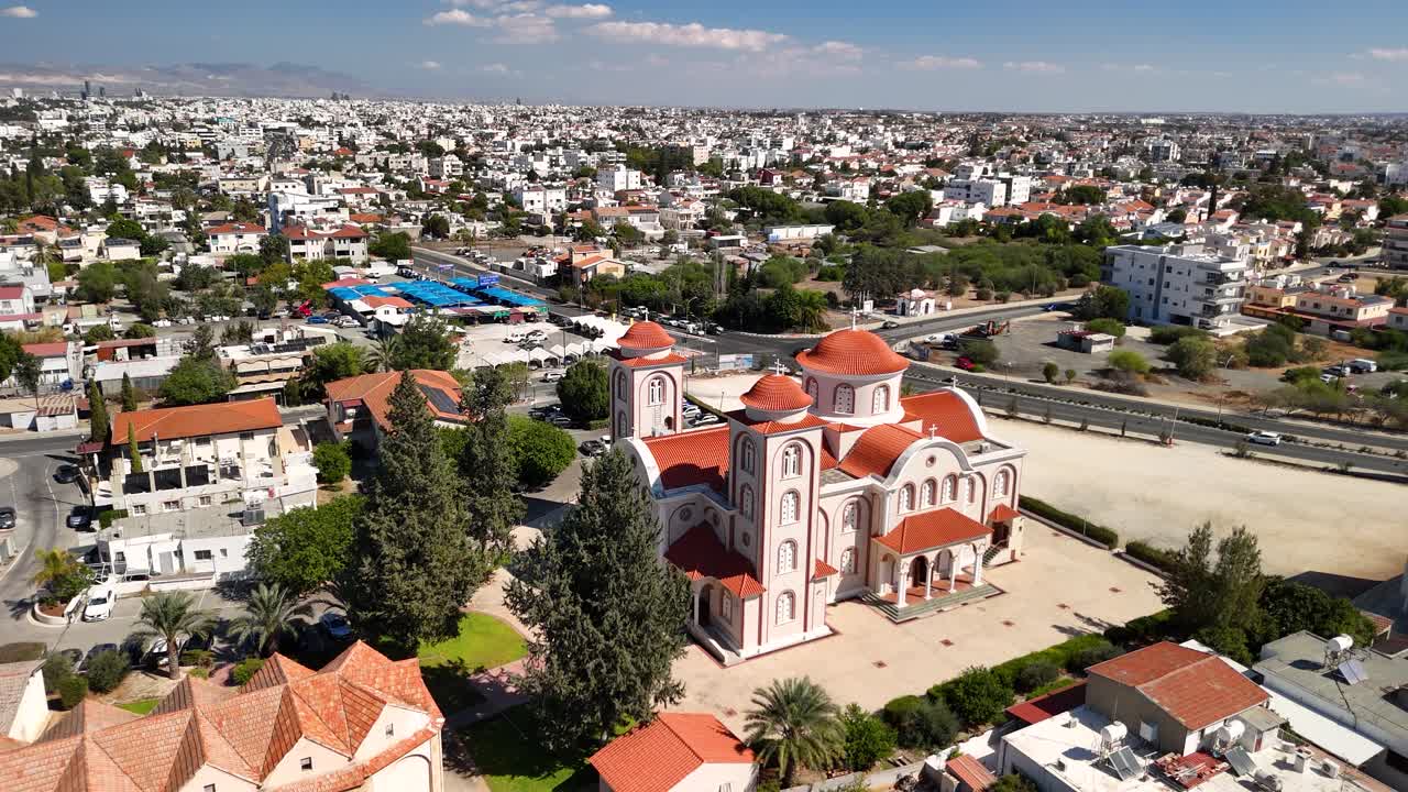 Aerial perspectives reveal a lively city with beautiful buildings and parks. Bright roofs contrast against a clear blue sky, highlighting the urban landscape and its charm