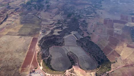 Drone-flying-in-the-Mountain-of-Moray,-Cusco