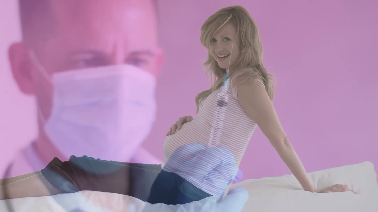 анимация мужского врача, держащего вакцину против ковида-19 над беременной женщиной