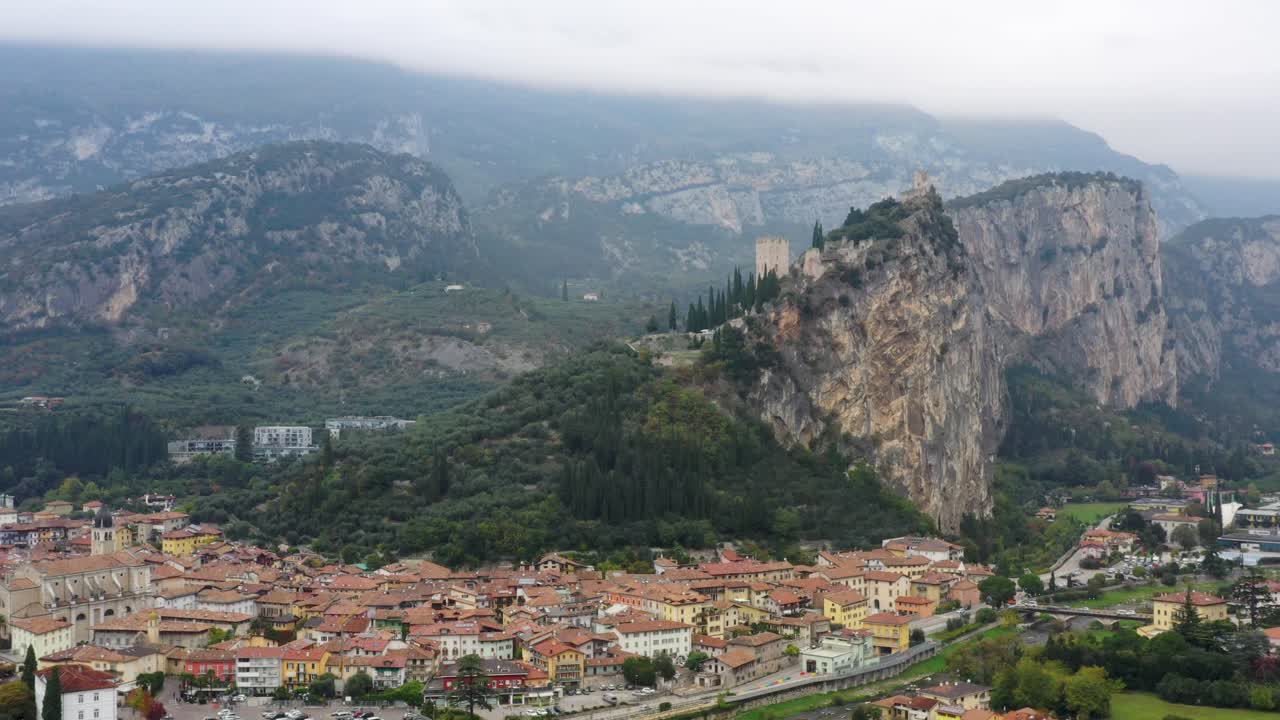 Veduta aerea del Castello di Arco