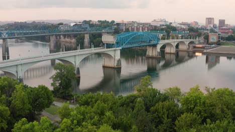 Walnut-St-Und-Market-St-Brücken-über-Den-Tennessee-River-In-Chattanooga