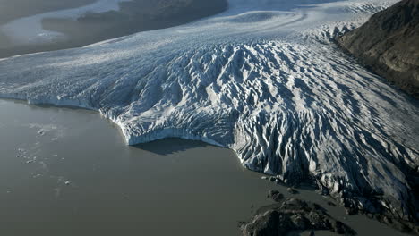 vista aérea y traslado del glaciar vatnajokull en islandia