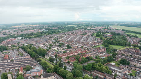 dron dolly forward disparó sobre los suburbios de york