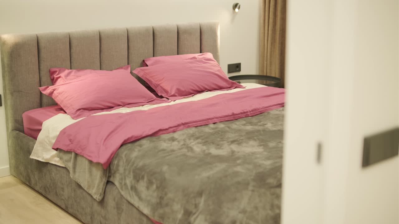 минималистский интерьер квартиры с чистым дизайном