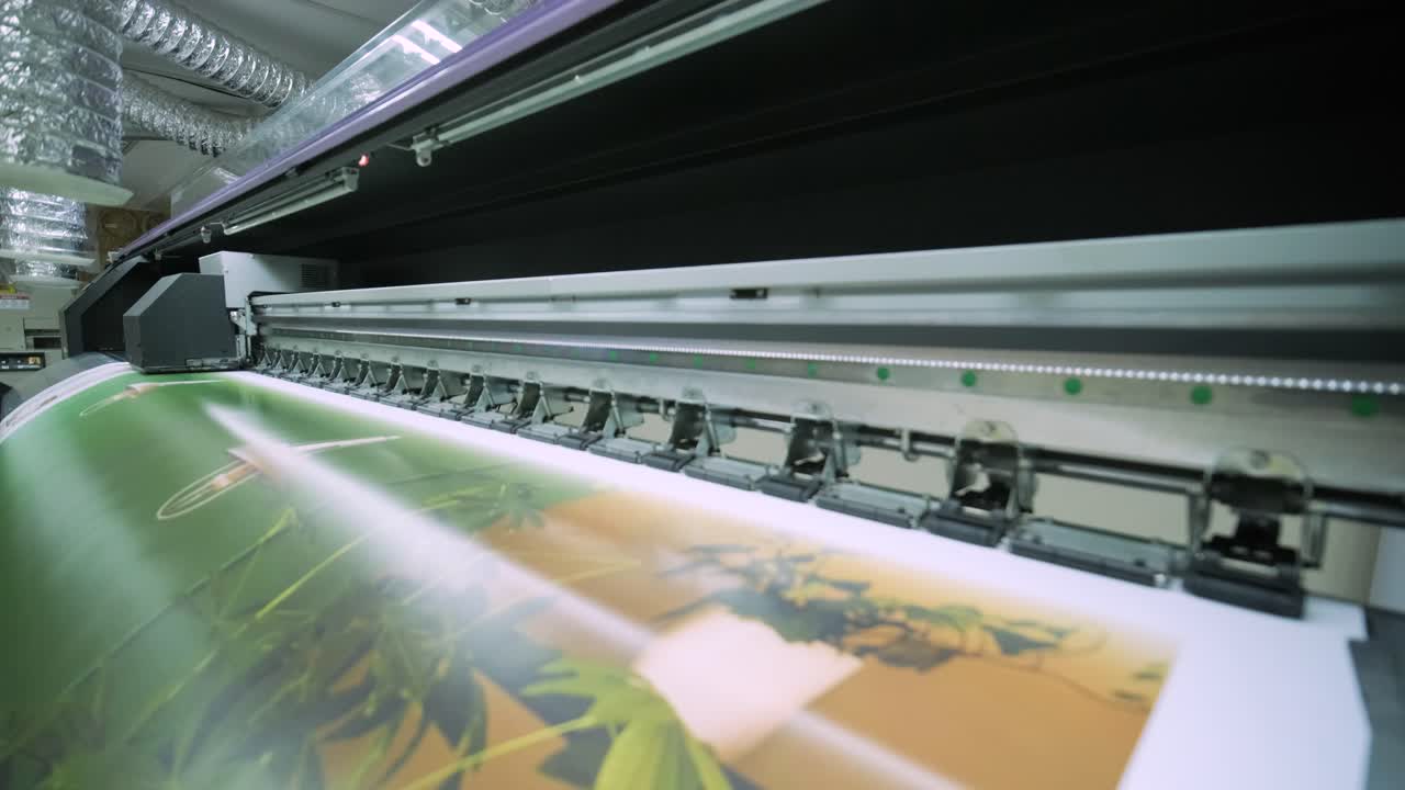 Large format printing of stretch ceilings