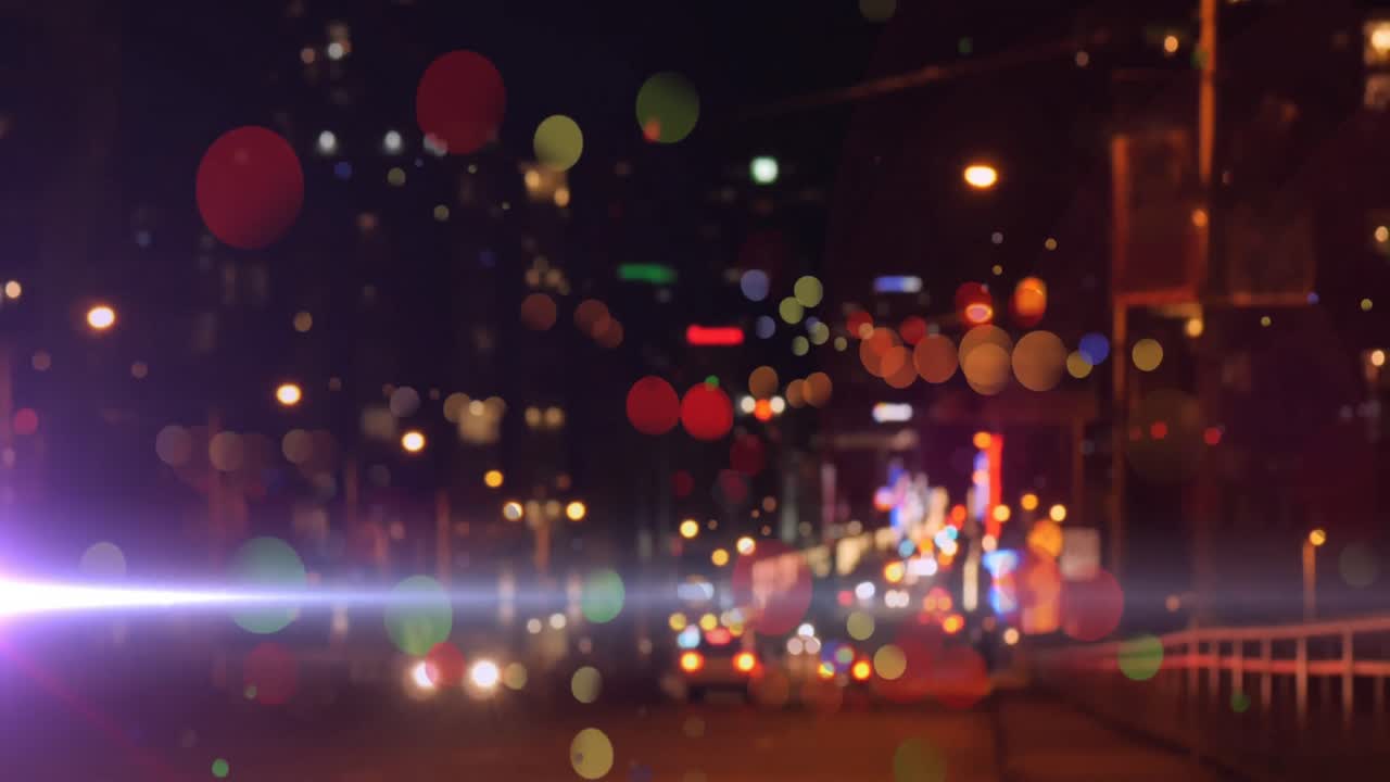 animación de una red de bolas multicolores sobre luces de la ciudad desenfocadas