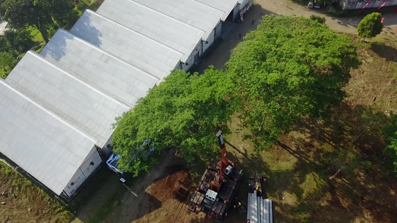 비즈니스 프로젝트 건설 현장 말뚝 설치 기계 오름차순 드론 샷